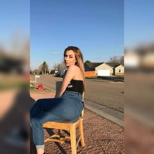 Meet your Posher, Lenaya